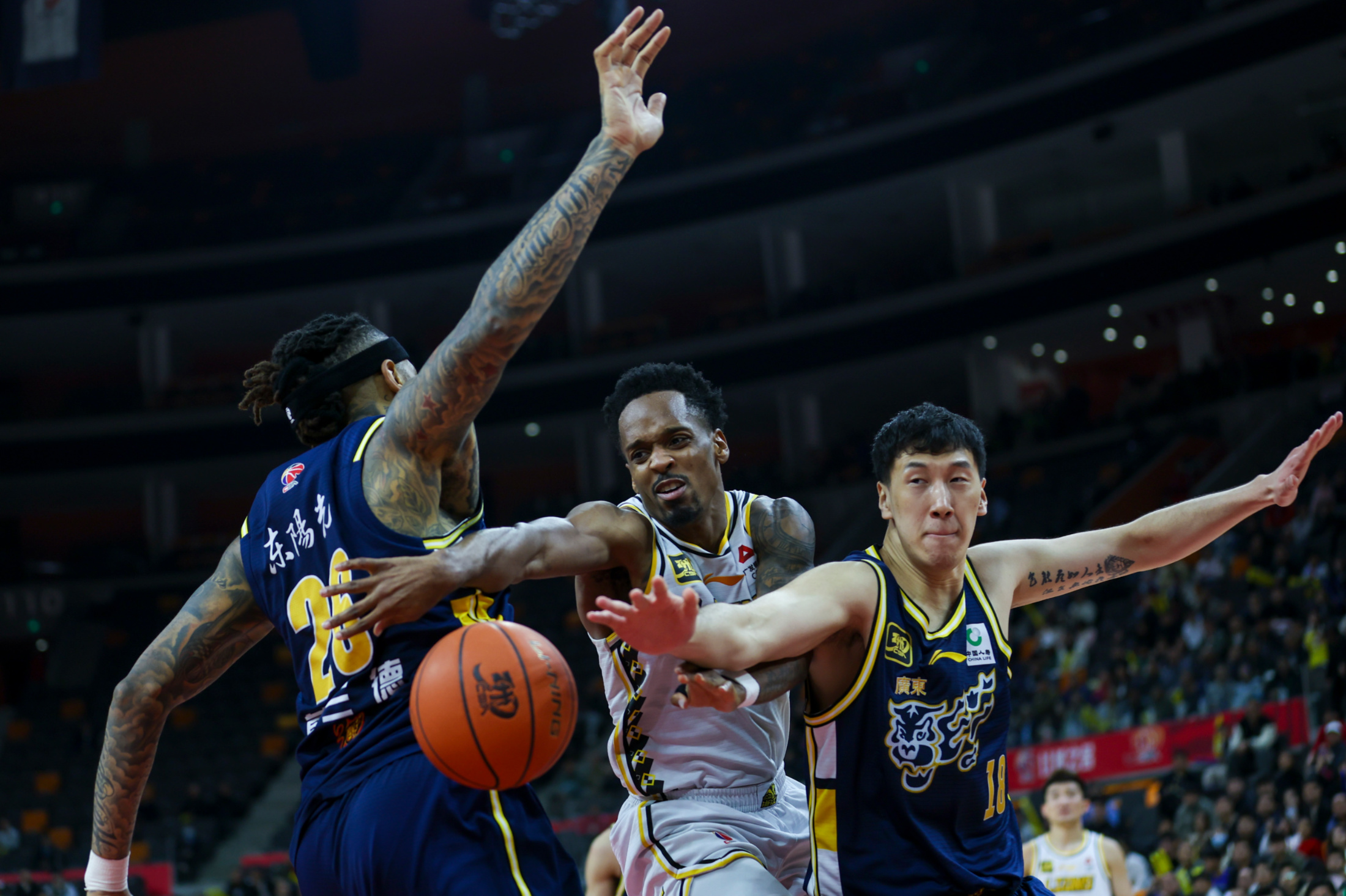 江苏队在赛场上发挥出色的防守技术