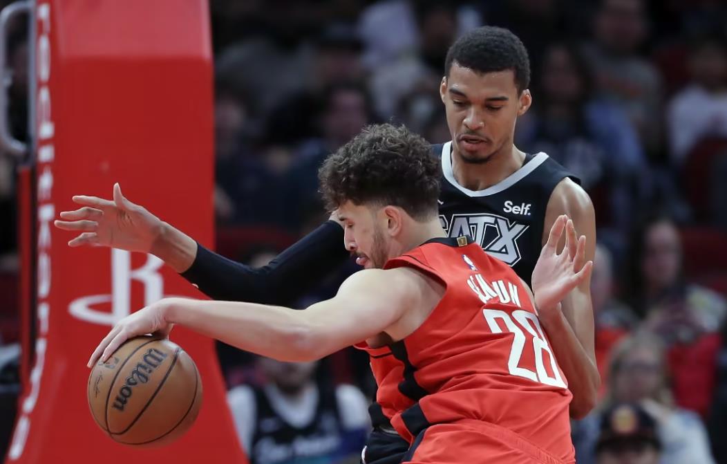 关于火箭击败马刺，稳定发挥全员出击实现胜利的信息