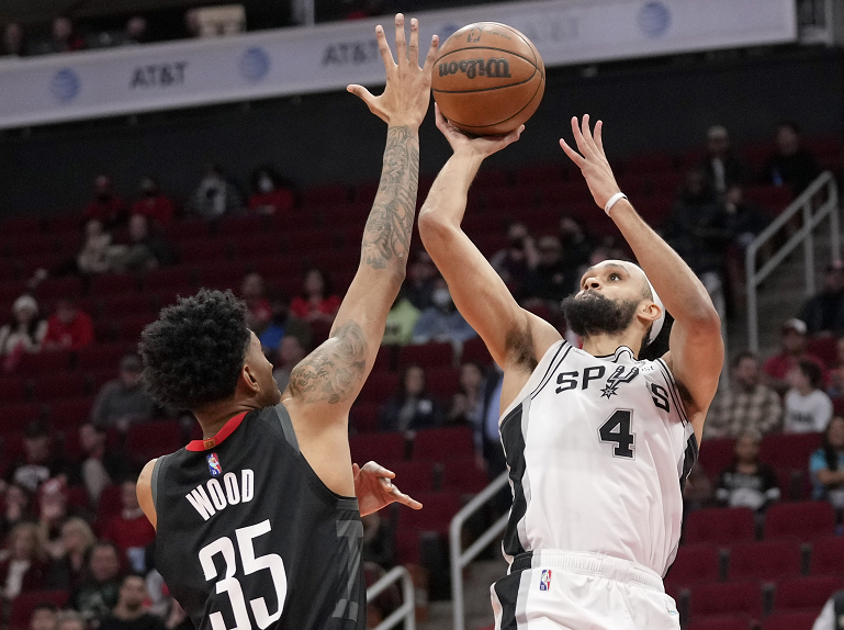 火箭不敌马刺,河蟹独得30分 火箭不敌马刺,河蟹独得30分