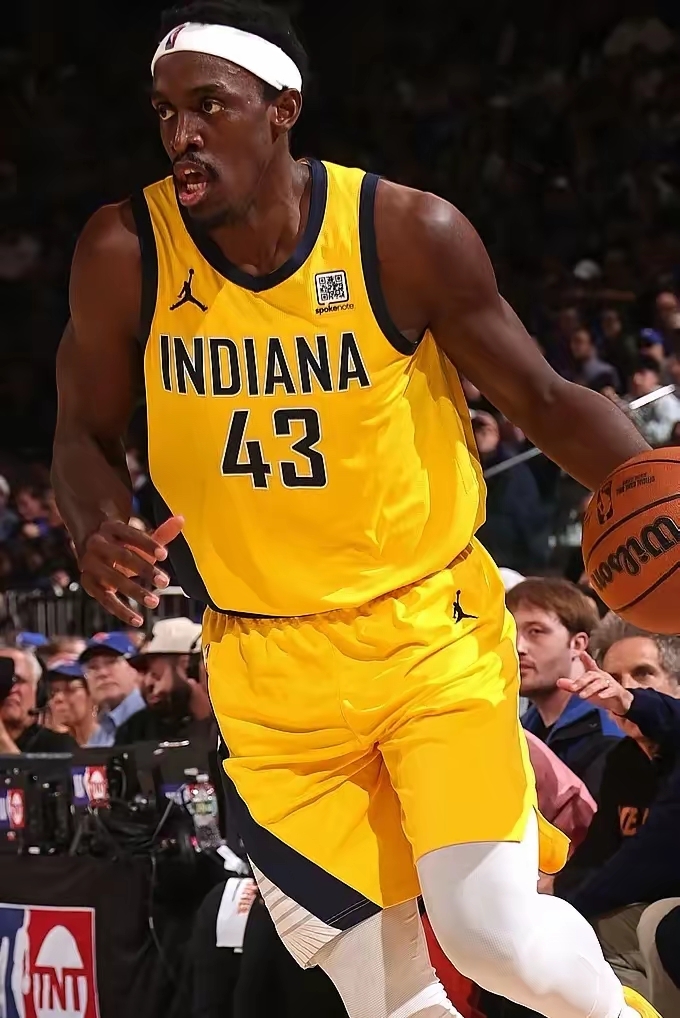 猛龙与76人大战，席亚卡姆关键时刻发挥