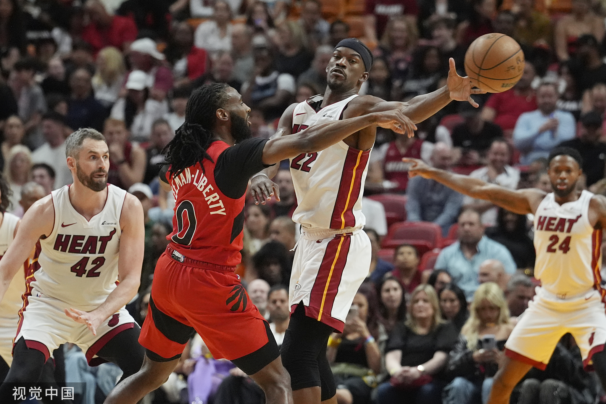 猛龙大胜尼克斯，连胜终结