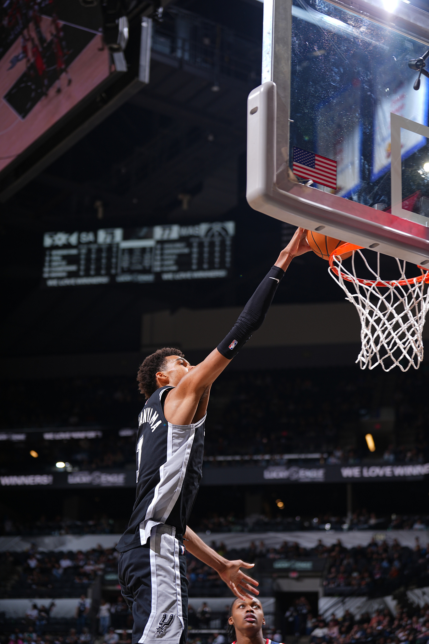 马刺队客场获胜篮网队 马刺队客场获胜篮网队