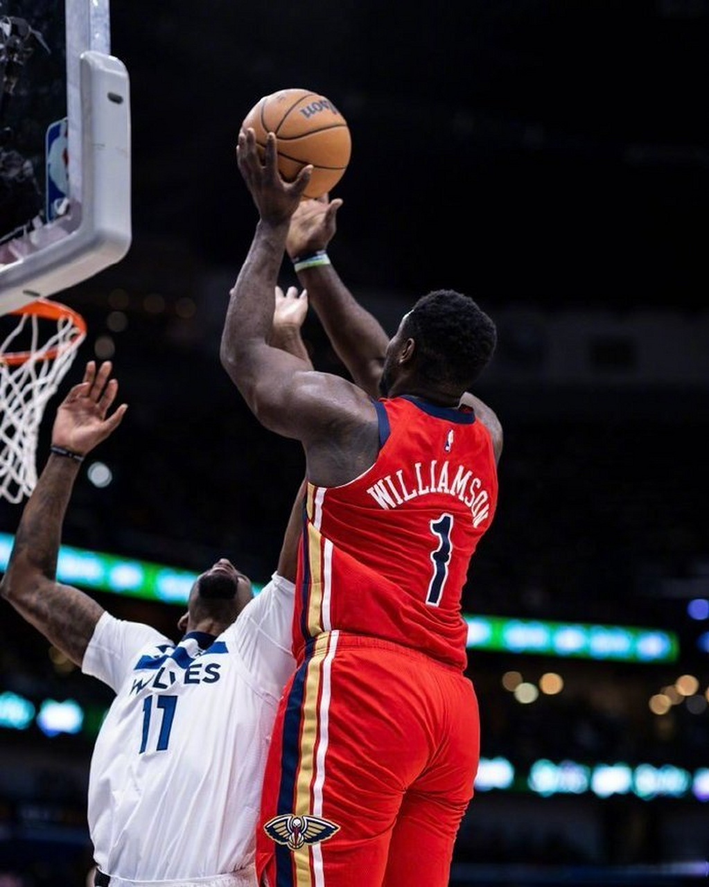 新疆队鏖战鹈鹕，锡安点燃赛场